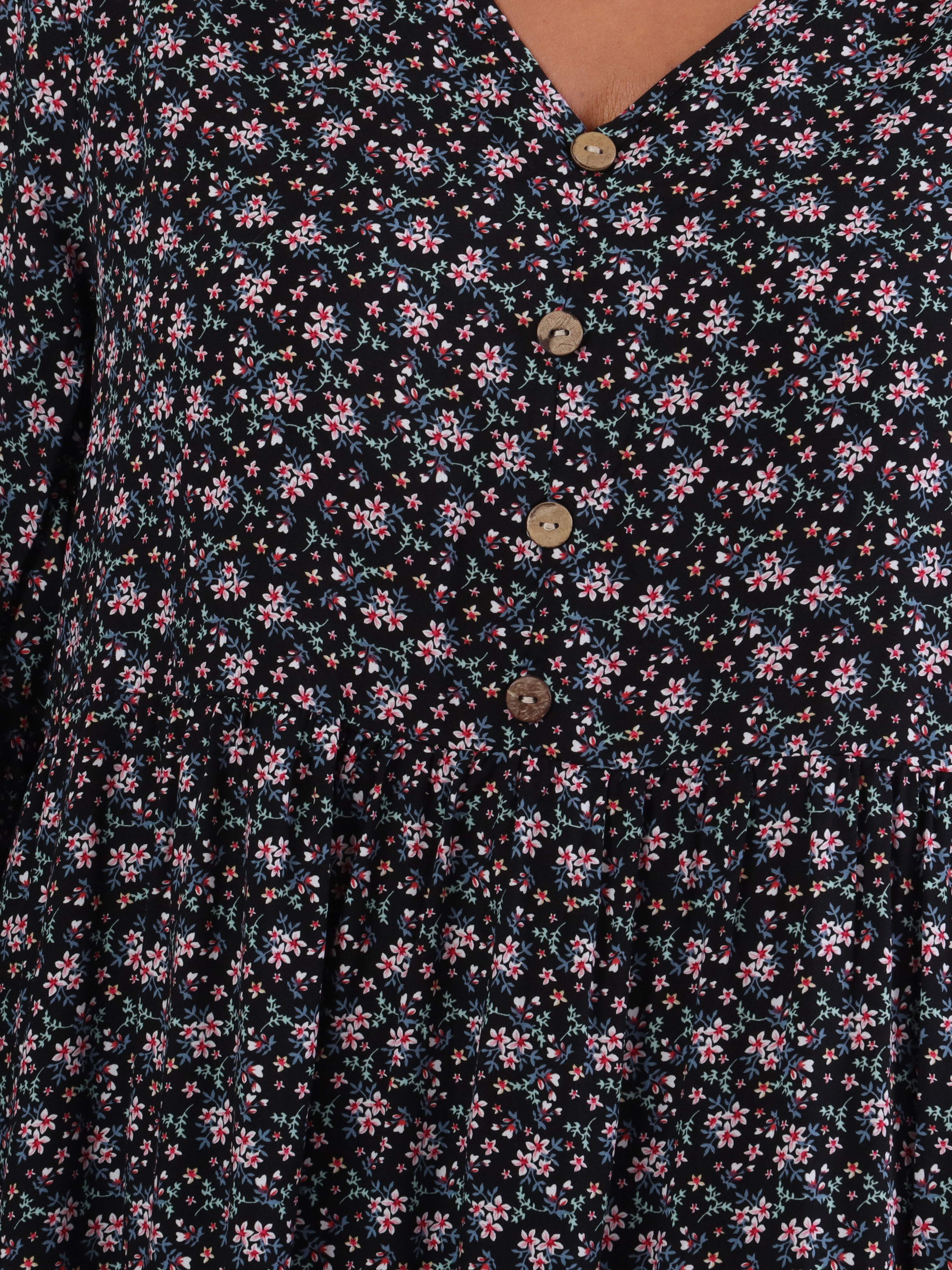 Karla - Plus size blomsterkjole i bomuld med knapper